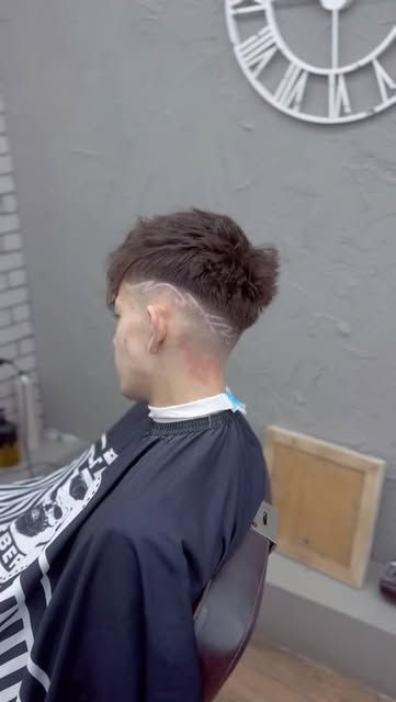 Tunsoare cu model desenat, făcută la North Barbershop